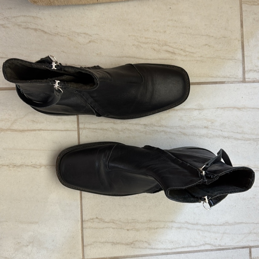 TOPSHOP Ankle Leather Riding Boot - Picture 3 of 5